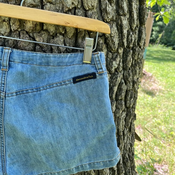 Abercrombie & Fitch Pants - Abercrombie and Fitch Denim Shorts in size 0